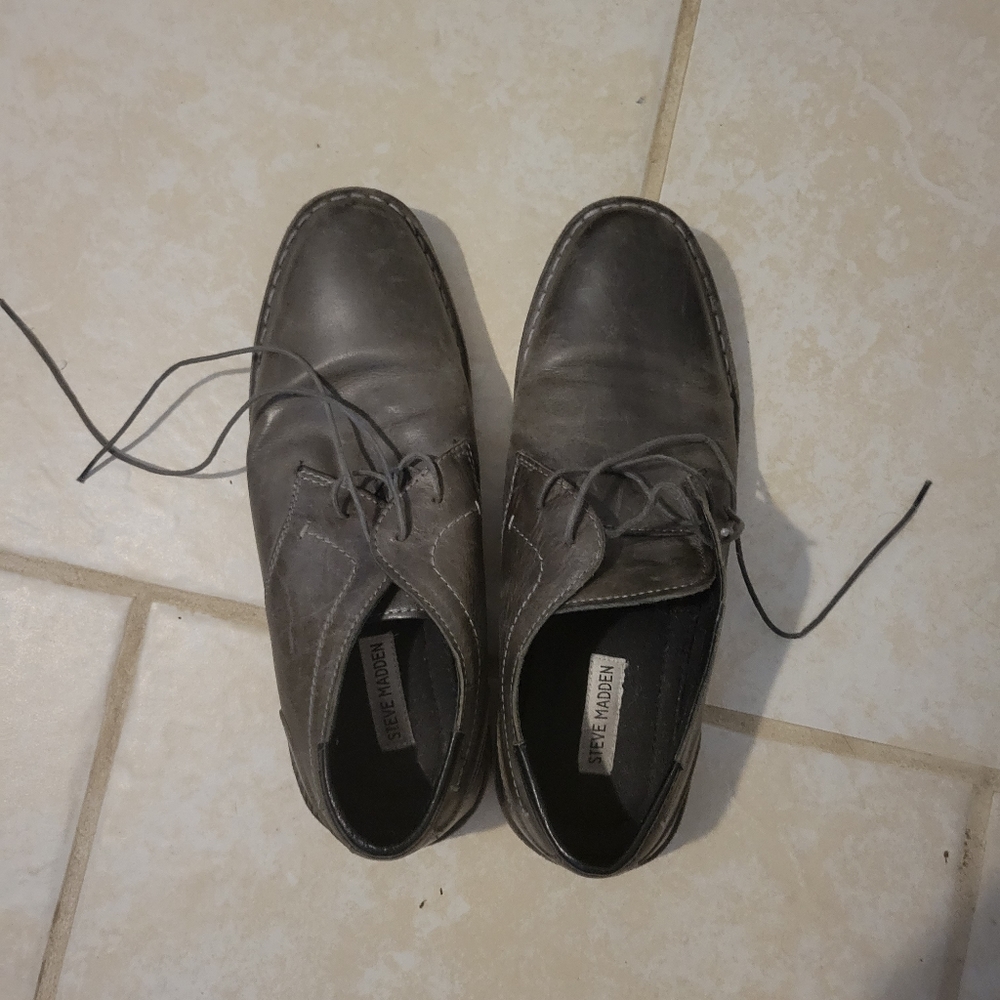 Steve Madden dress shoes. Size 10 charcoal color